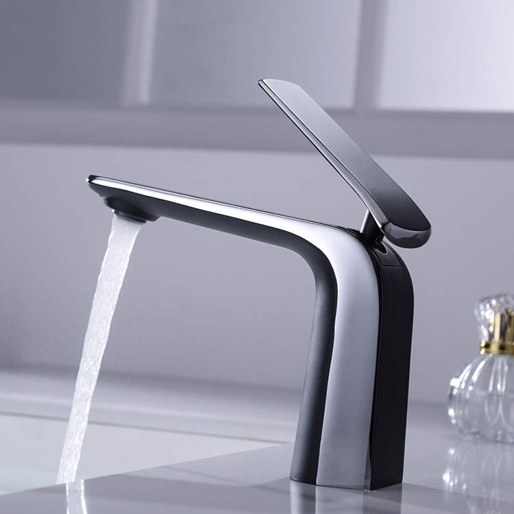 Chrome And Black Bathroom Faucet New Design Single Handle Deck Mount Sink Basin Mixers Tap